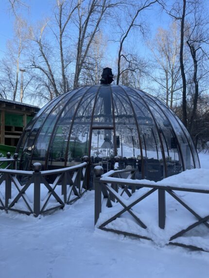 Купольная гриль-беседка с дверью, скрытое крепление d 8м